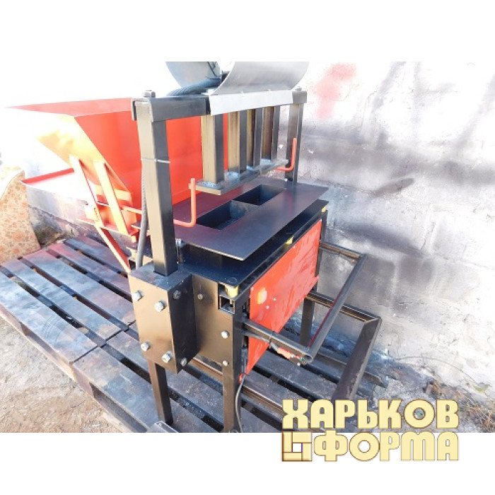 Stationary machine for the production of molded paving
