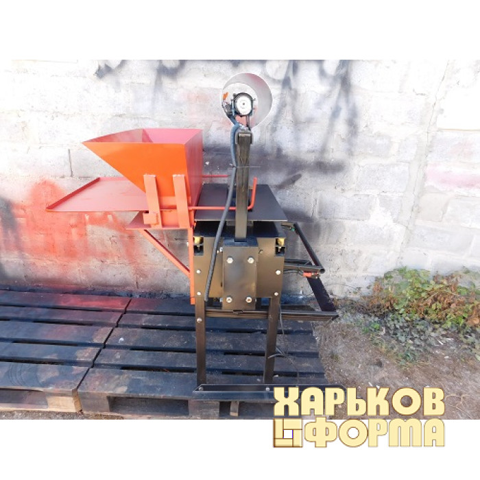 Stationary machine for the production of molded paving